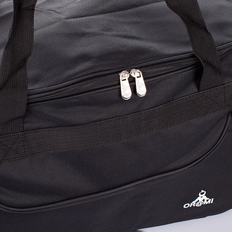 Tágas utazótáska méret fekete színben