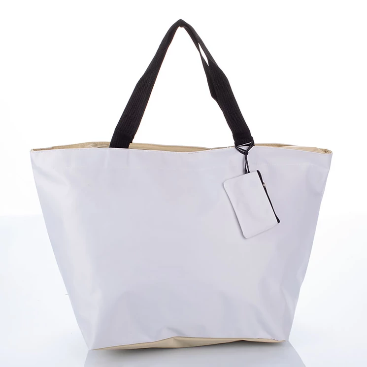 Sokzsebes női táska vízlepergető anyagból