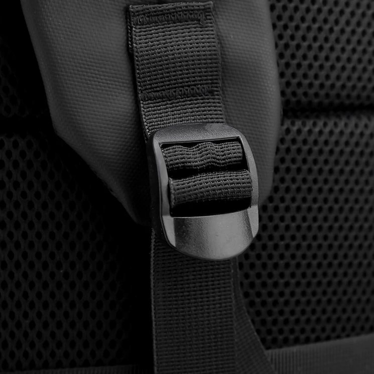 Fekete vízálló többzsebes laptoptartós hátizsák 40 x 30 x 20 cm usb csatlakozóval