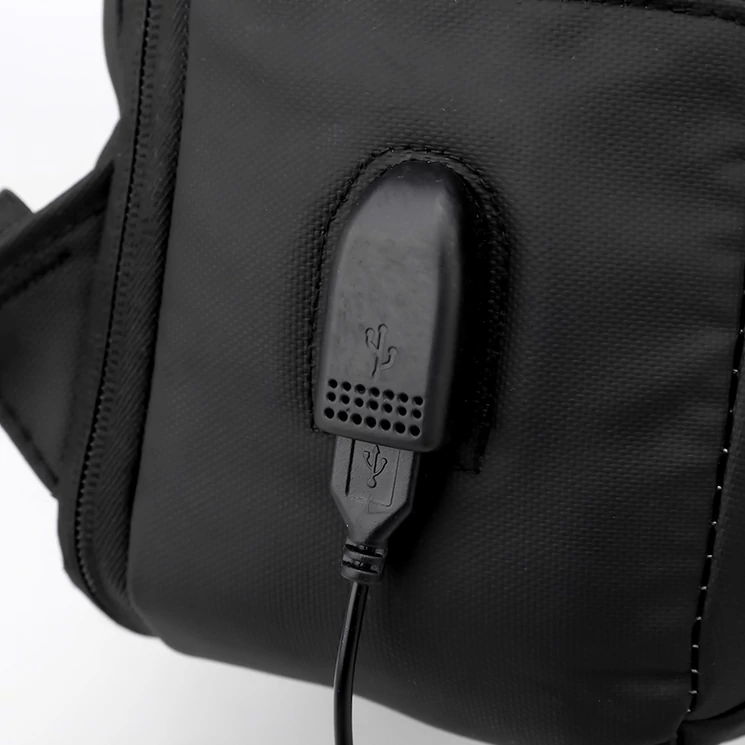 Fekete vízálló többzsebes laptoptartós hátizsák 40 x 30 x 20 cm usb csatlakozóval