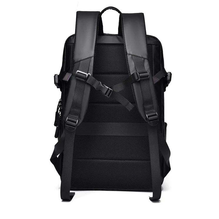 Fekete vízálló többzsebes laptoptartós hátizsák