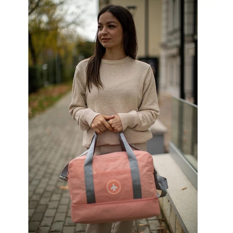 Utazótáska/hátizsák Wizzair méretű fedélzeti táska 40 x 30 x 20 cm lazac színben