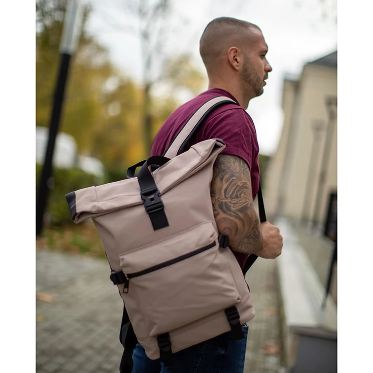Bézs vízálló többzsebes laptoptartós hátizsák