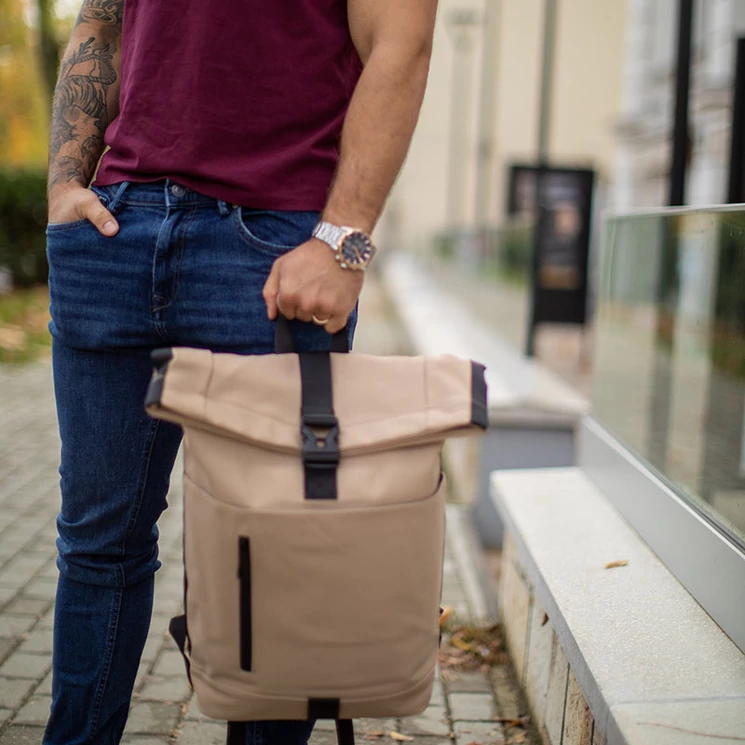 Bézs vízálló többzsebes laptoptartós hátizsák