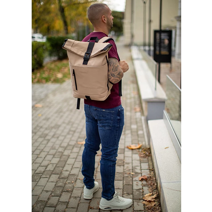 Bézs vízálló többzsebes laptoptartós hátizsák