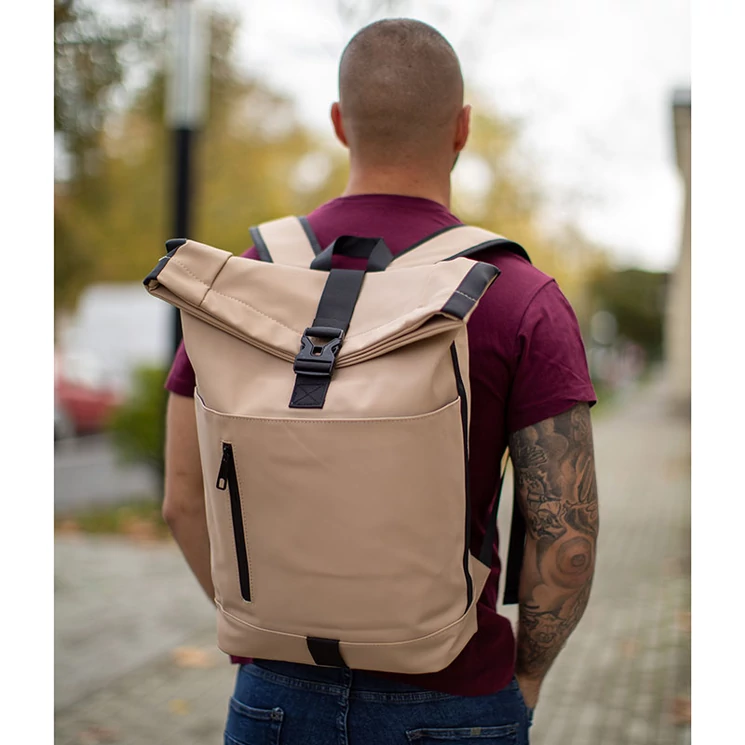 Bézs vízálló többzsebes laptoptartós hátizsák