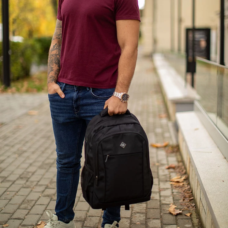 Ultraerős Fedélzeti méretű laptophátizsák  USB töltővel