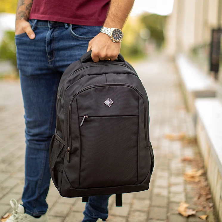 Ultraerős Fedélzeti méretű laptophátizsák  USB töltővel