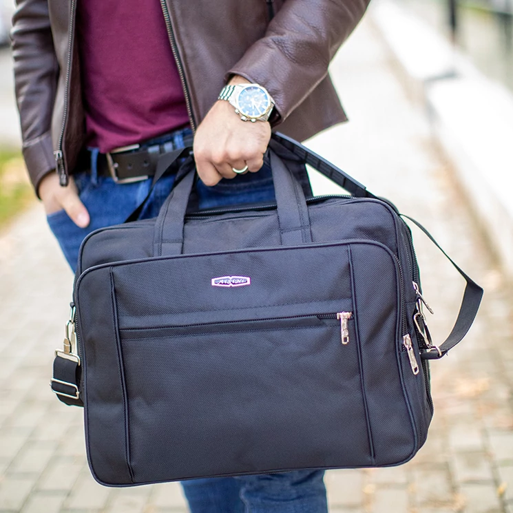 Fekete üzleti táska laptoptartóval bővíthető 