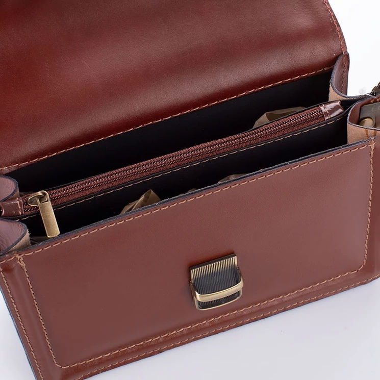 Valódi bőr autóstáska világosbarna színben