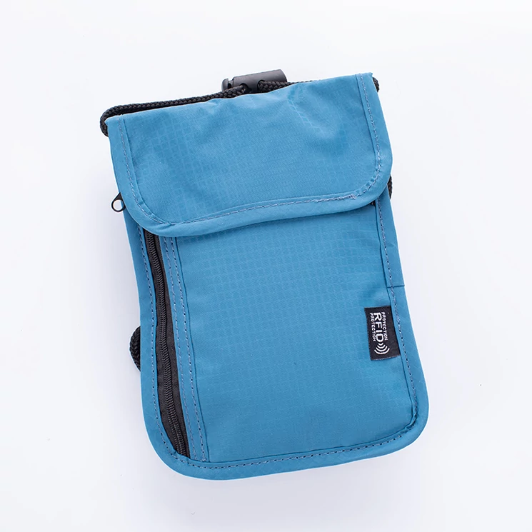 Travel Check Irattartó nyakban hordható kék színben RFID védelemmel