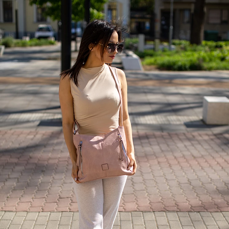 Sokzsebes női oldaltáska Rózsaszín színben