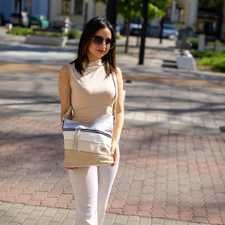 Sokzsebes női oldaltáska 