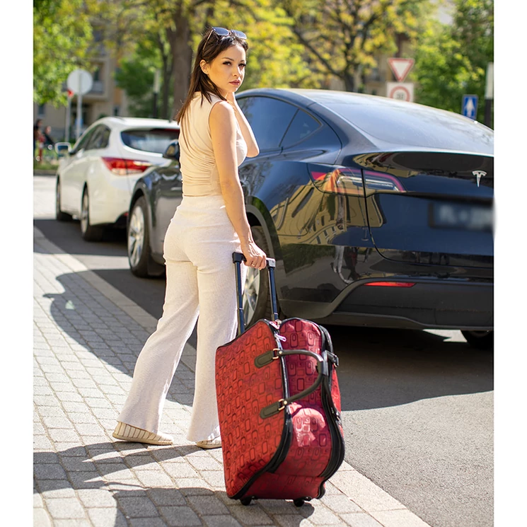 Többzsebes gurulós utazó táska