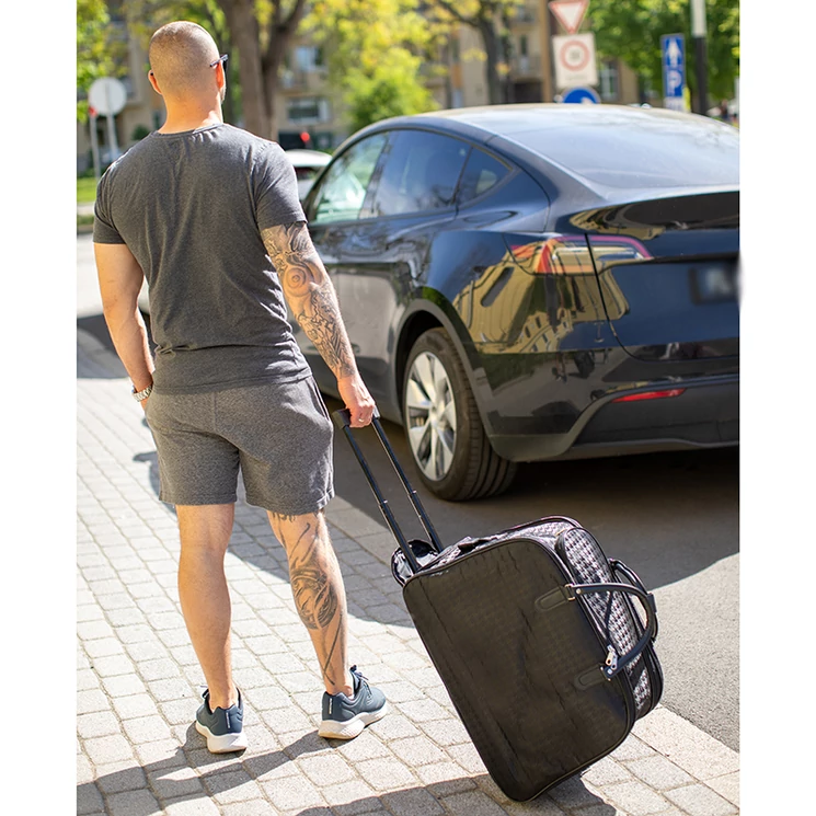 Többzsebes gurulós utazó táska