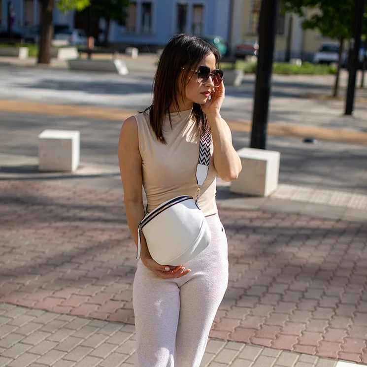 Keresztpántos női oldaltáska 