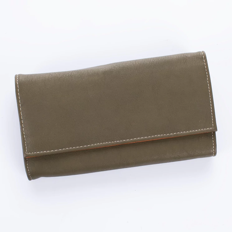 Zöld színű brifkó pénztárca