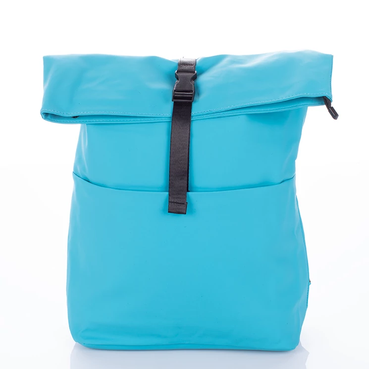 Vízálló többzsebes hátizsák méret: 40 x 30 x 20 cm