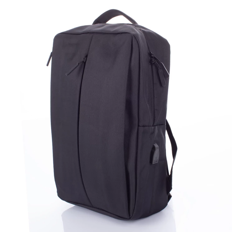 Fedélzeti Hátizsák usb töltővel fekete színben