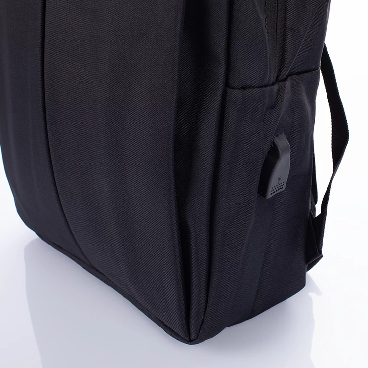 Fedélzeti Hátizsák usb töltővel fekete színben