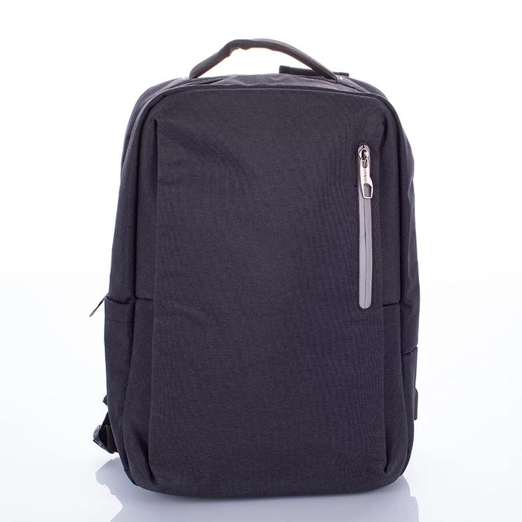 Fedélzeti méretű laptophátizsák USB csatlakozóval