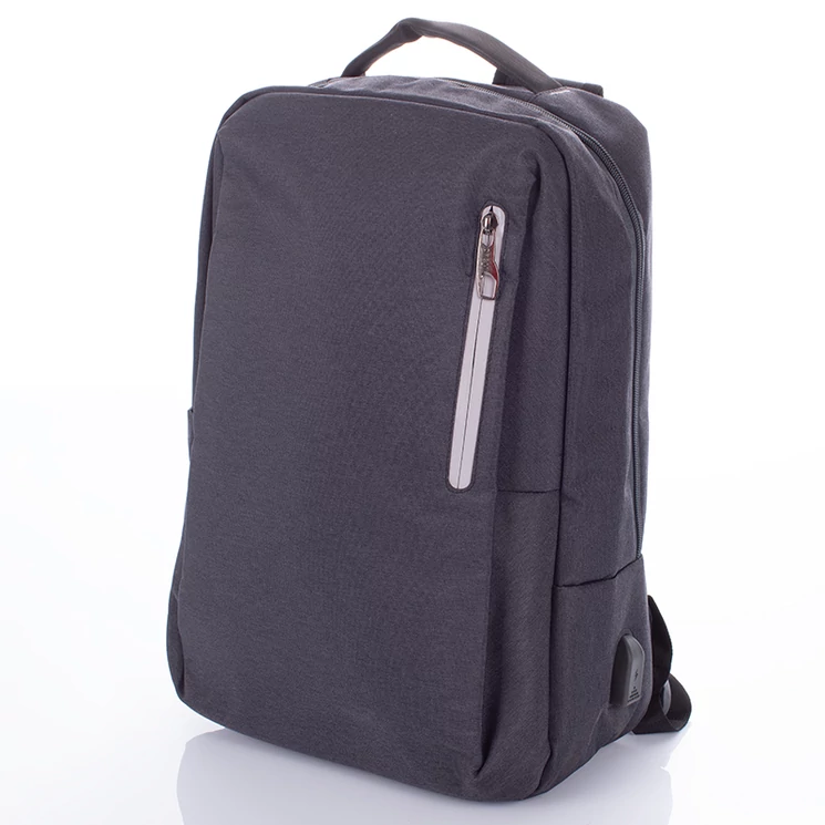 Fedélzeti méretű laptophátizsák USB csatlakozóval