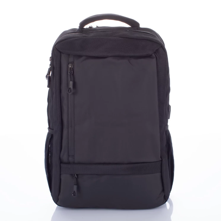 WIZZ Fedélzeti méretű laptophátizsák  USB csatlakozóval vízálló