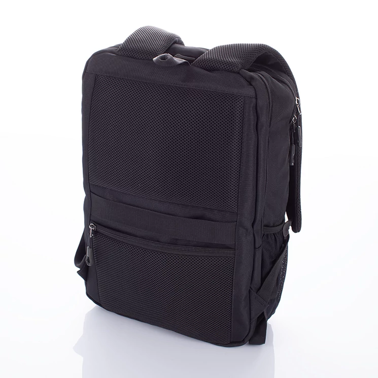 WIZZ Fedélzeti méretű laptophátizsák  USB csatlakozóval vízálló