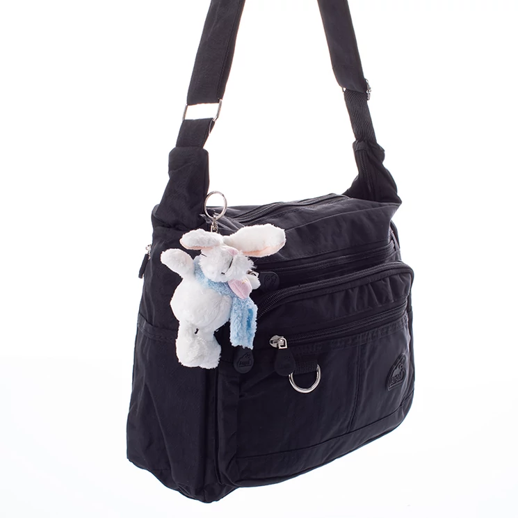 Angel sokzsebes női oldaltáska fekete színben ajándék kulcstartóval