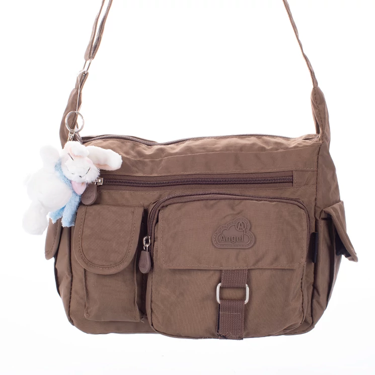 Angel sokzsebes női oldaltáska barna színben ajándék kulcstartóval
