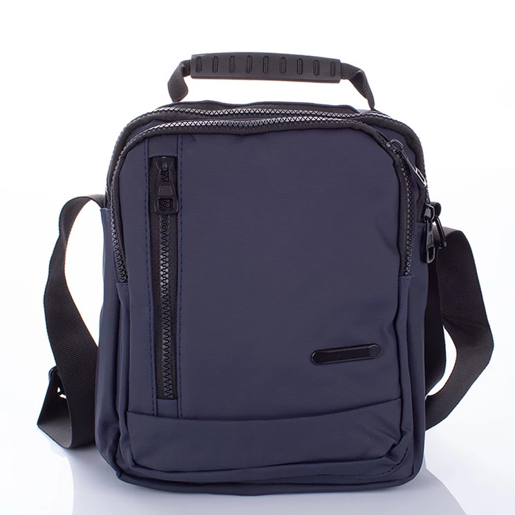 Vízálló praktikus férfi oldaltáska 