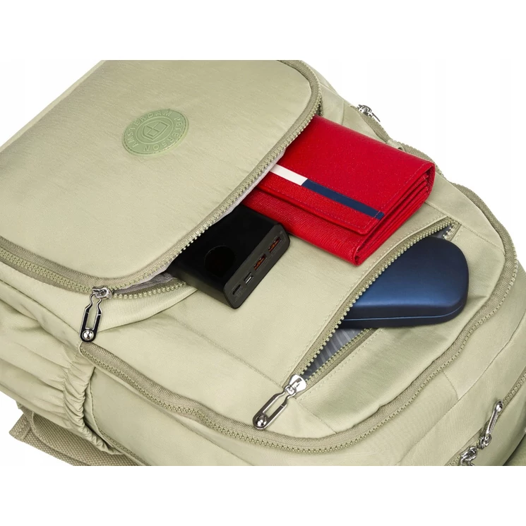 Tágas Sokzsebes Női hátizsák Világos zöld színben