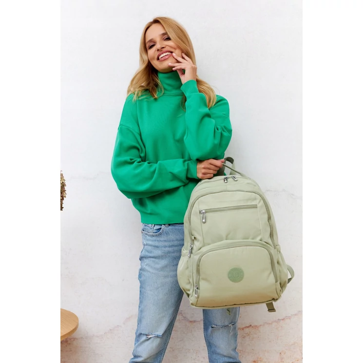 Tágas Sokzsebes Női hátizsák Világos zöld színben