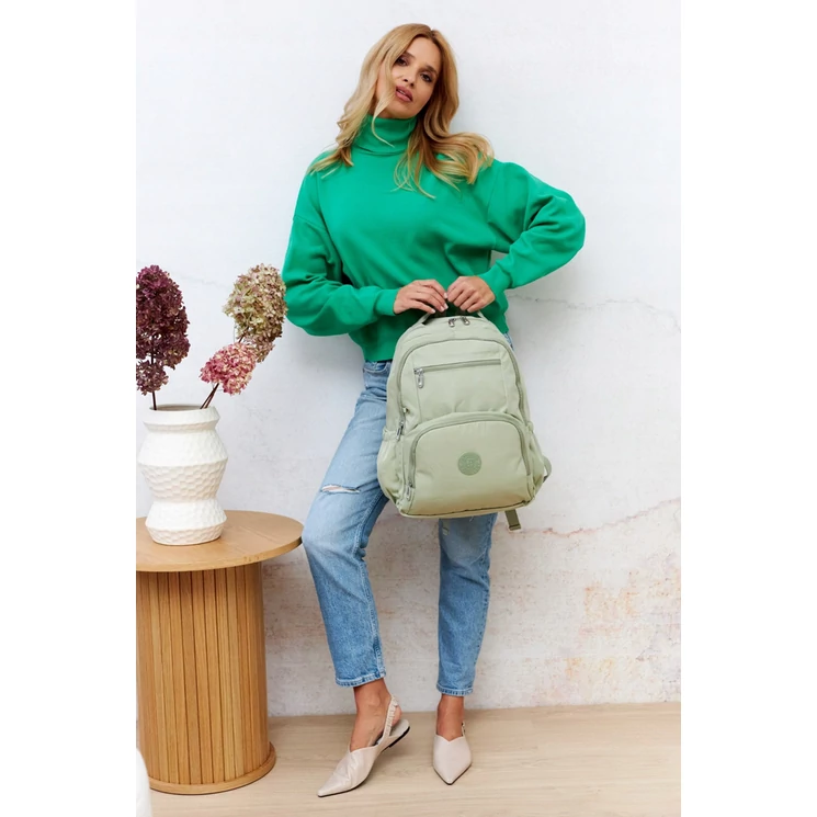Tágas Sokzsebes Női hátizsák Világos zöld színben