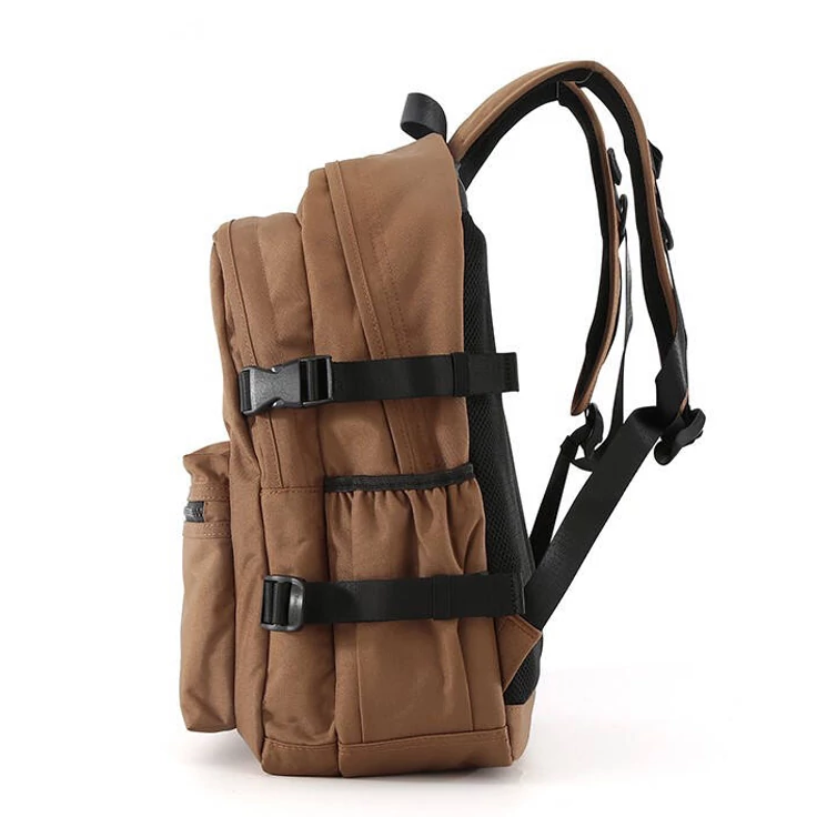 Városi, tágas hátizsák vízálló anyagból Barna színben