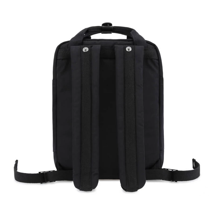 Tágas, városi hátizsák laptoptartóval Fekete színben