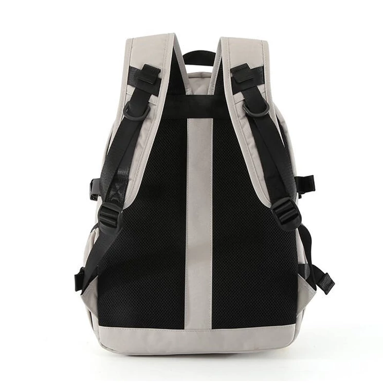 Városi, tágas hátizsák vízálló anyagból Szürke színben