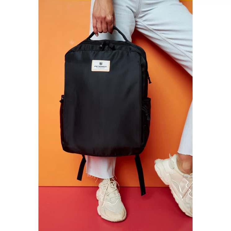 Laptoptartós városi hátizsák Fekete színben