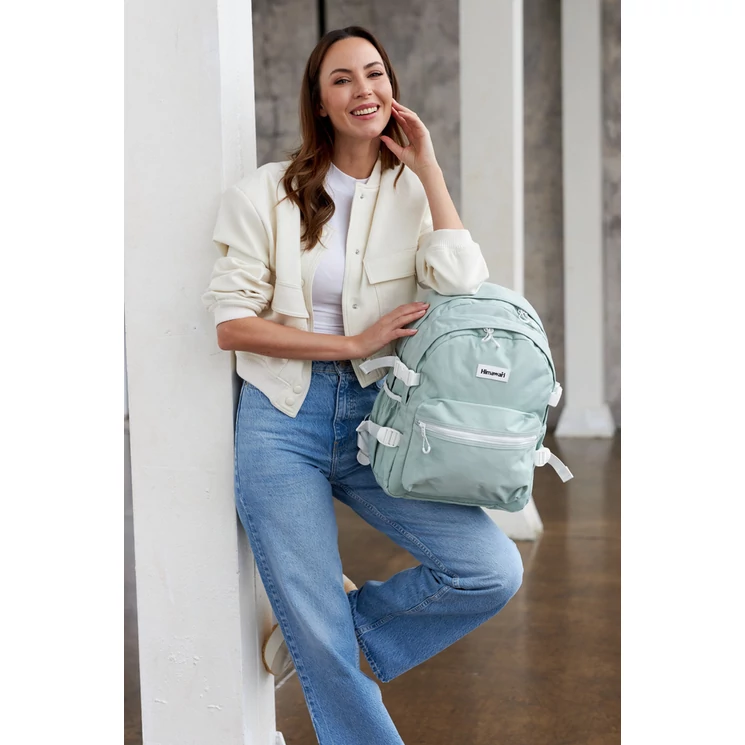 Városi, tágas hátizsák vízálló anyagból Mentazöld színben
