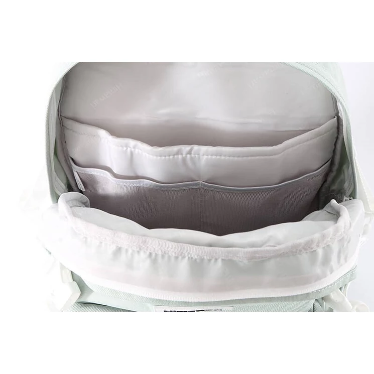 Városi, tágas hátizsák vízálló anyagból Szürke színben