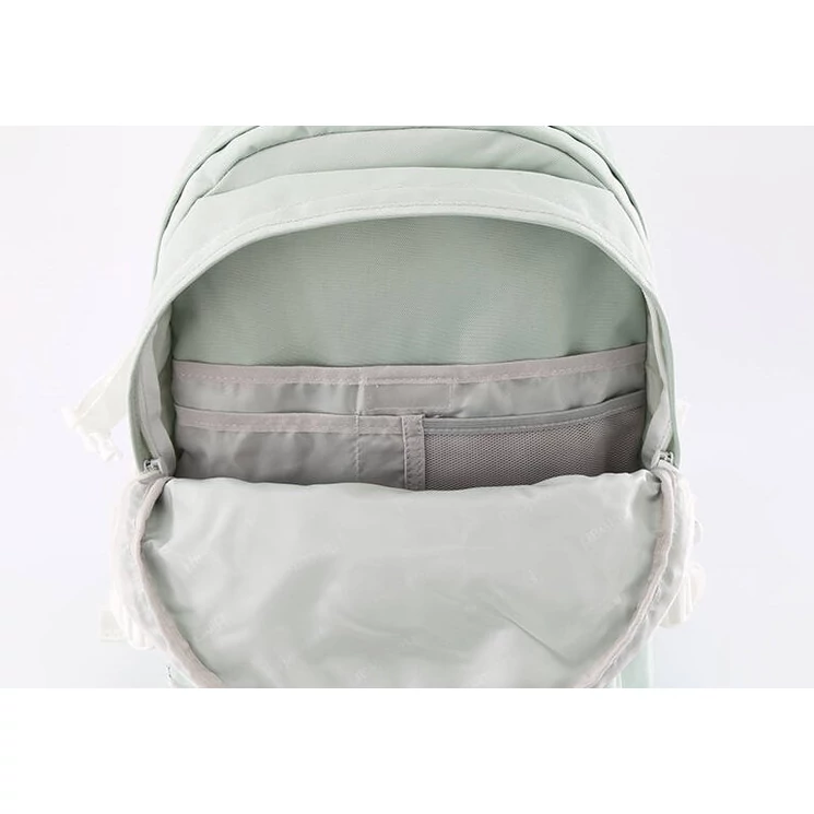 Városi, tágas hátizsák vízálló anyagból Szürke színben