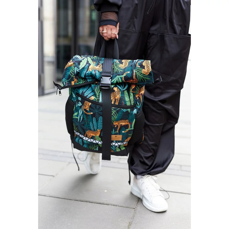 Peterson Fedélzeti hátizsák Ryanair fedélzeti ingyenes méret 40 x 20 x 25 cm