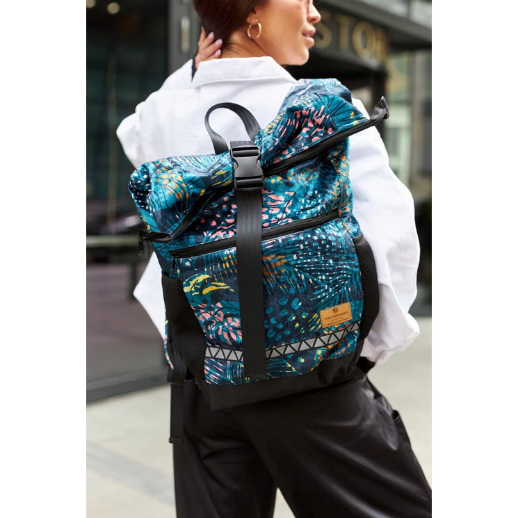 Peterson Fedélzeti hátizsák Ryanair fedélzeti ingyenes méret 40 x 20 x 25 cm