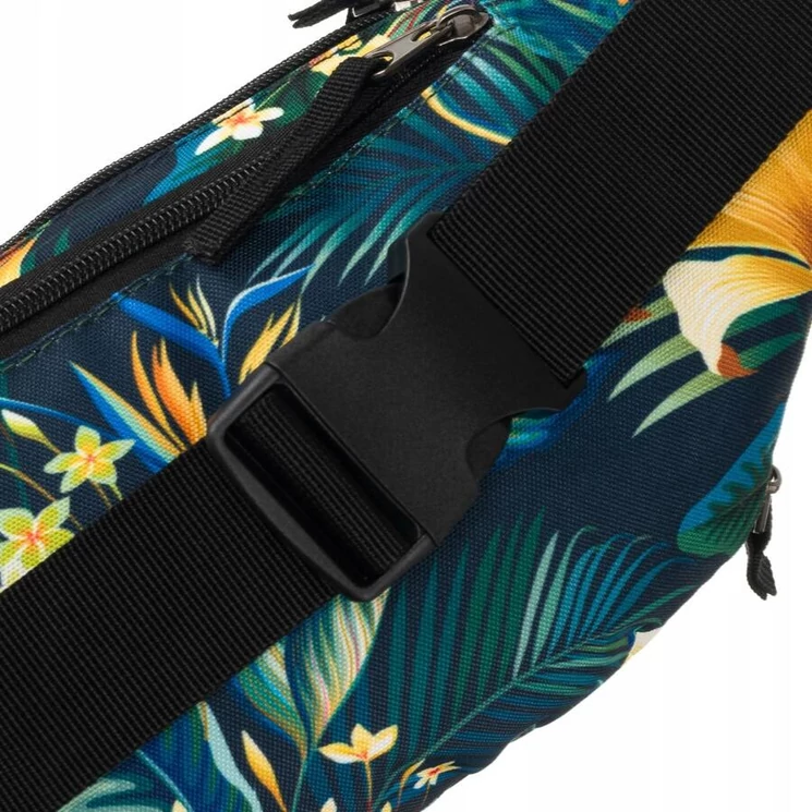 Divatos Tágas női Övtáska