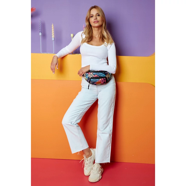 Divatos Tágas női Övtáska