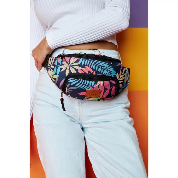 Divatos Tágas női Övtáska