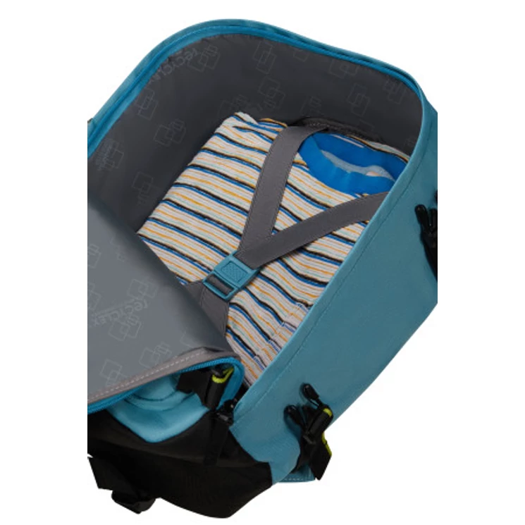 American Tourister 3 funkciós hátizsák méret:40 x 25 x 20 cm Ryanair méret