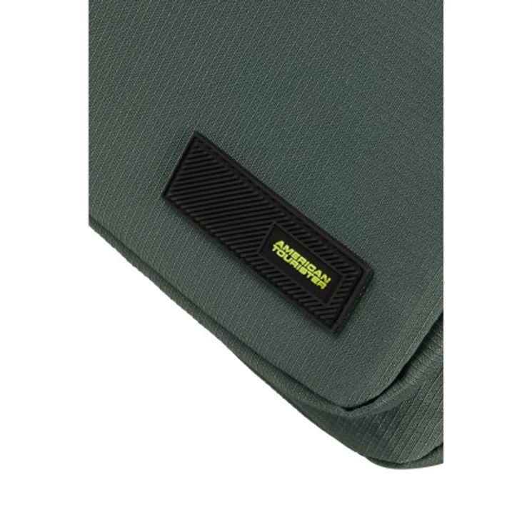 3 - Funkciós Fedélzeti táska sötétzöld színben 40 x 25 x 20 American Tourister TAKE2CABIN