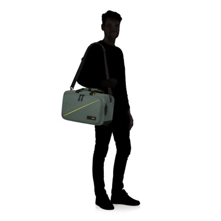 3 - Funkciós Fedélzeti táska sötétzöld színben 40 x 25 x 20 American Tourister TAKE2CABIN
