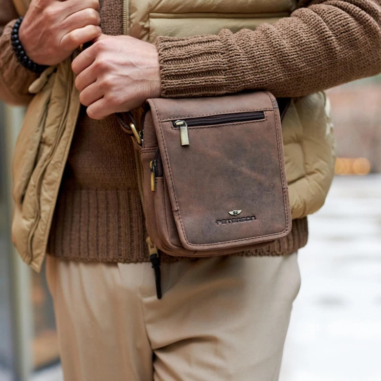  Valódi bőr Válltáska